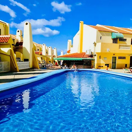 Cozy And Sunny With Everything Need, Great Location * Адехе